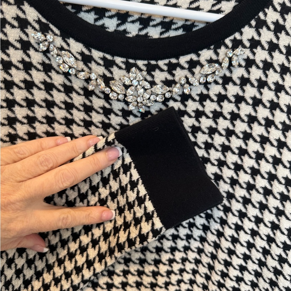 💋 Escada Black and White Houndstooth Sweater 177 - Picture 3 of 8